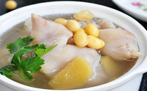 猪蹄炖黄豆下奶吗 哺乳期吃猪蹄炖黄豆下奶吗