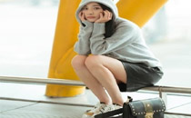 杨幂机场星星铆钉包是什么牌子 杨幂机场同款星星铆钉包多少钱