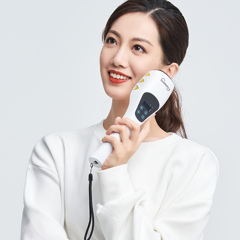 希格玛308白癜风光疗仪科普：白癜风对各年龄层患者的危害有吗？